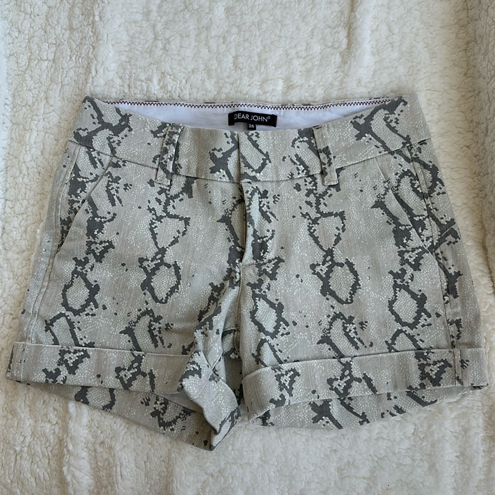 Dear John Hampton, Midrise twilight shorts. Size 26